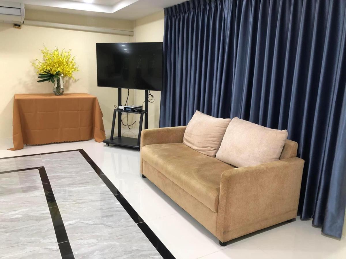 The Lux Ladprao 10 Aparthotel Bangkok Exteriör bild
