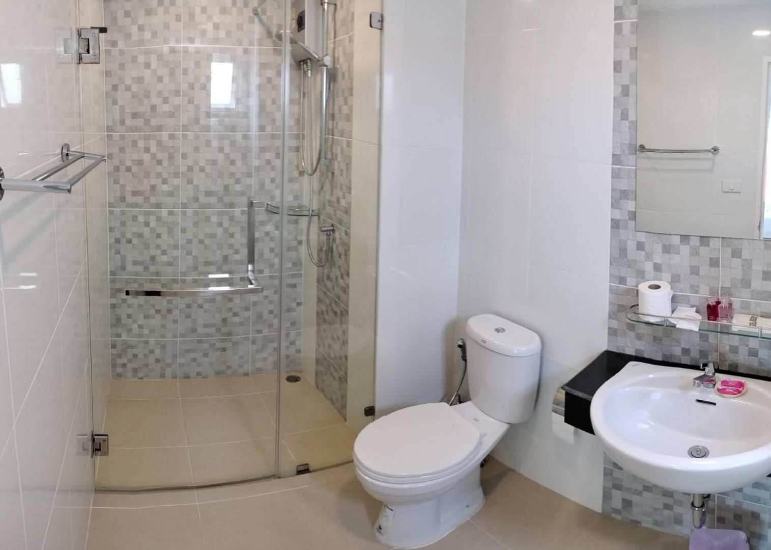 The Lux Ladprao 10 Aparthotel Bangkok Exteriör bild