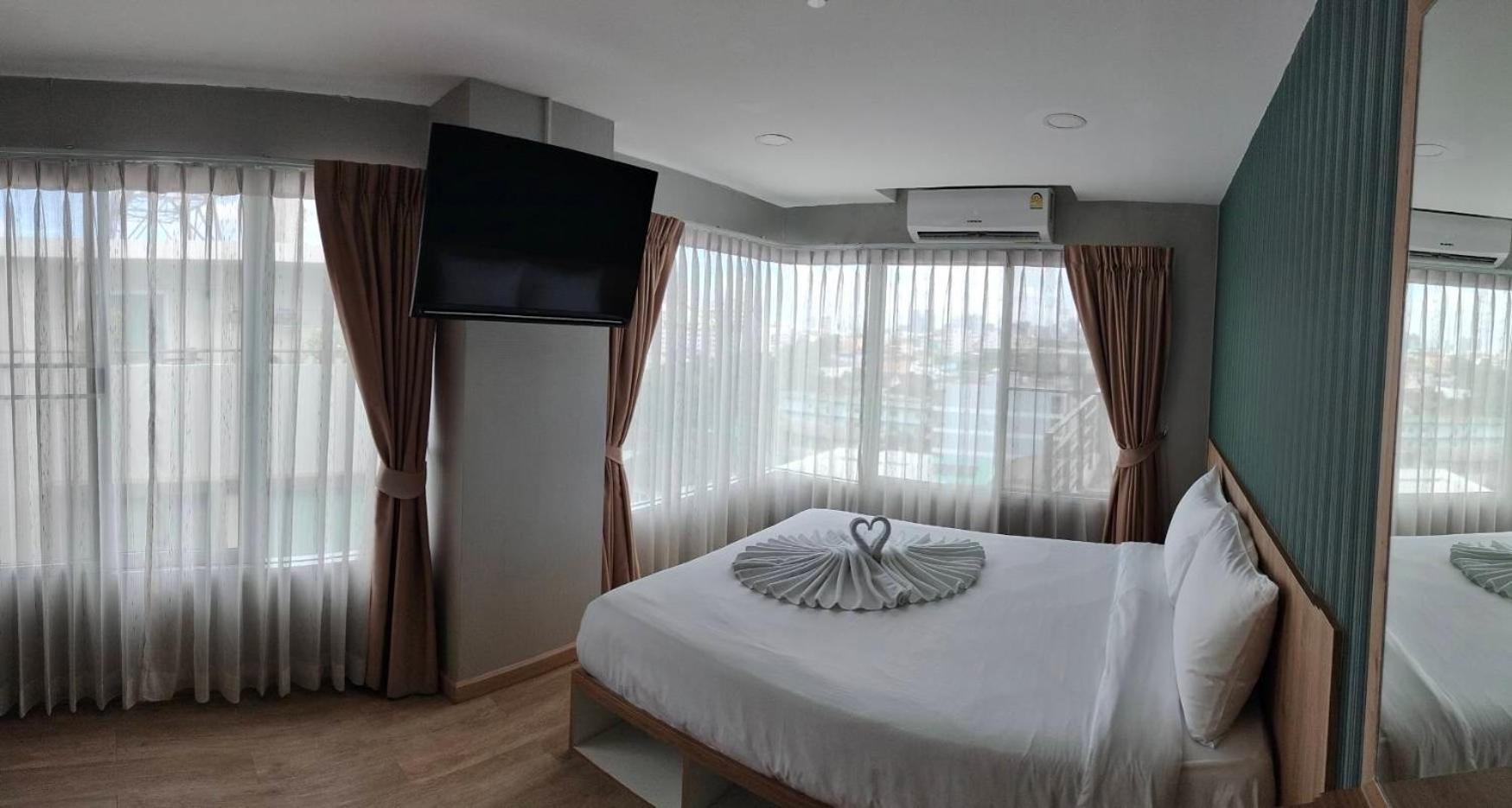 The Lux Ladprao 10 Aparthotel Bangkok Exteriör bild