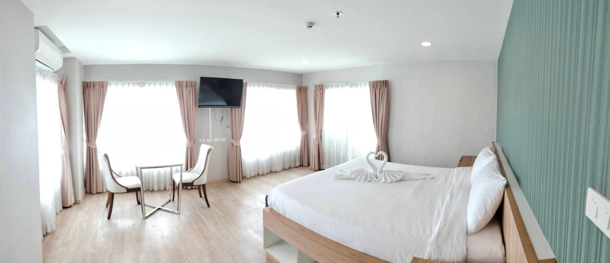 The Lux Ladprao 10 Aparthotel Bangkok Exteriör bild