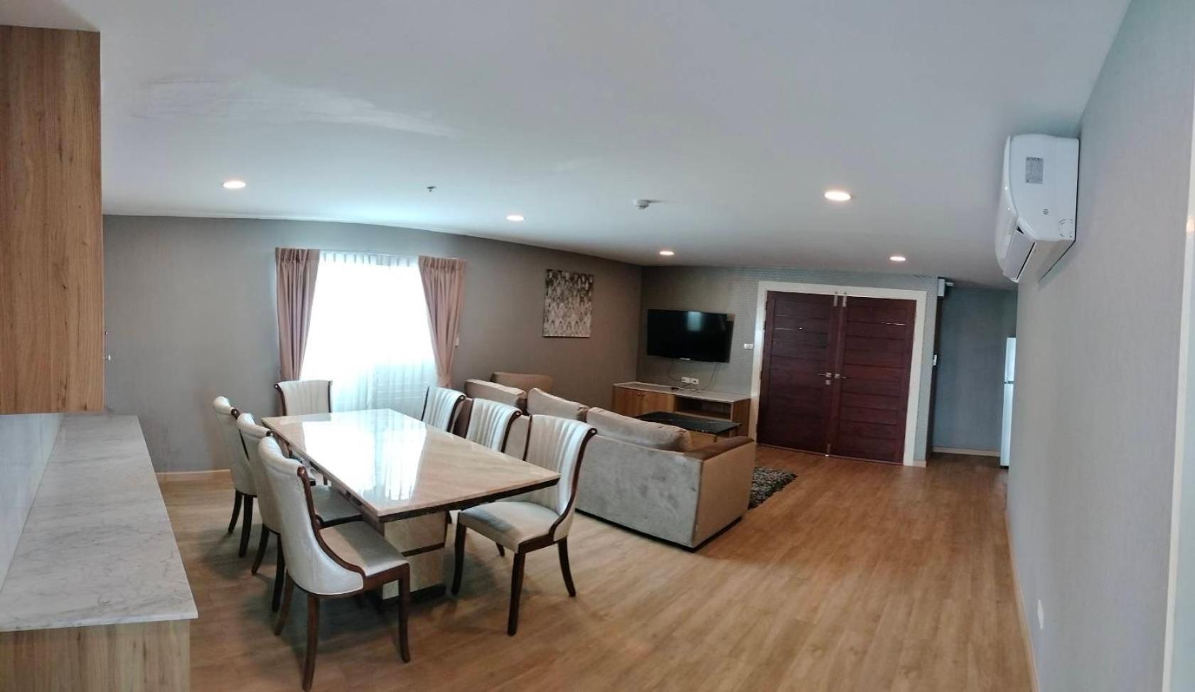 The Lux Ladprao 10 Aparthotel Bangkok Exteriör bild