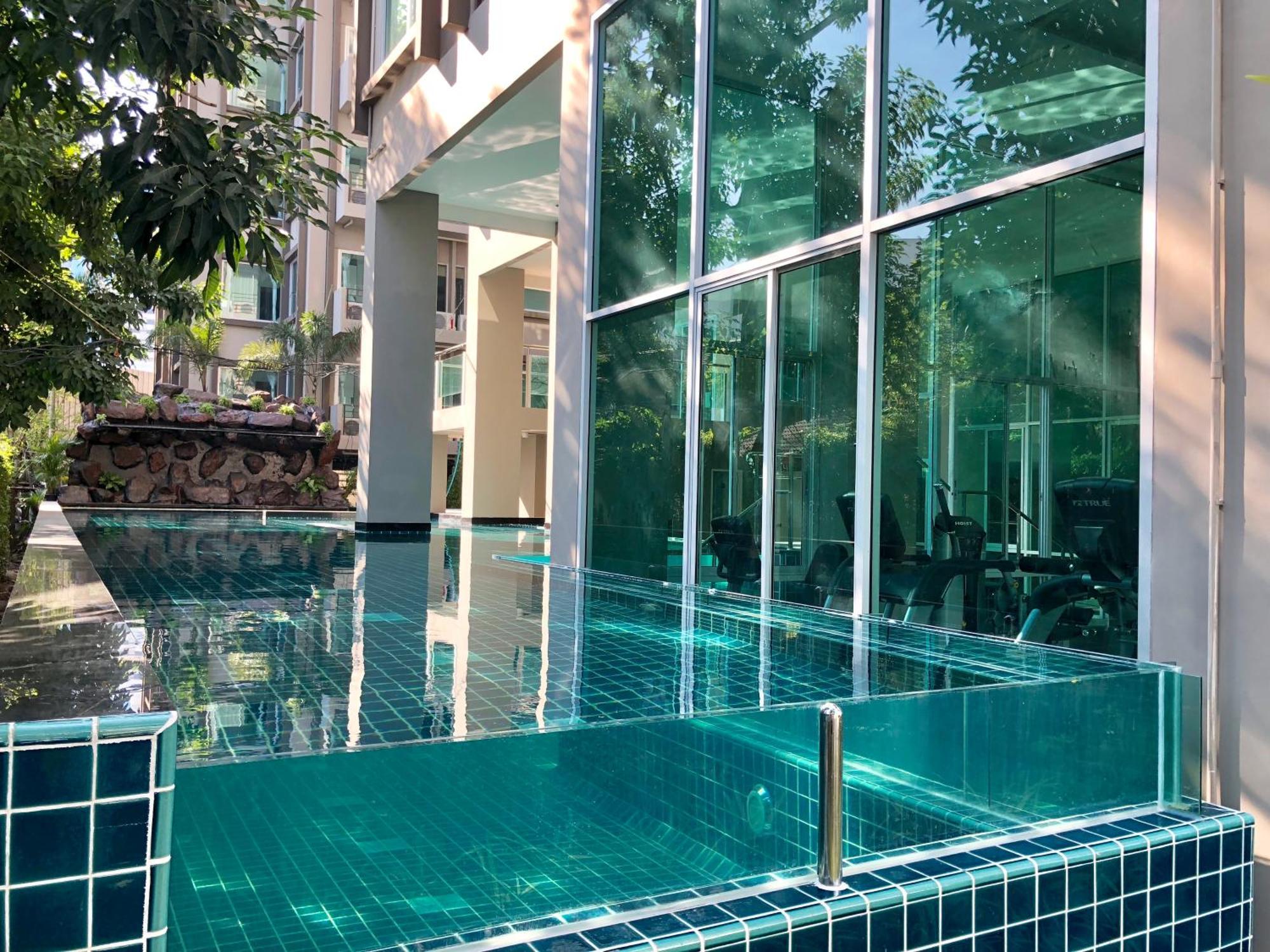 The Lux Ladprao 10 Aparthotel Bangkok Exteriör bild