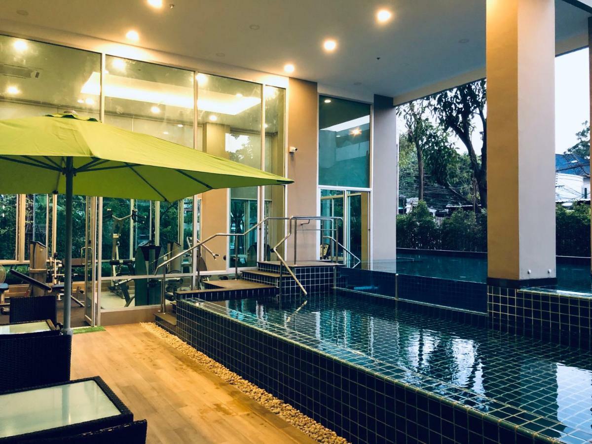 The Lux Ladprao 10 Aparthotel Bangkok Exteriör bild