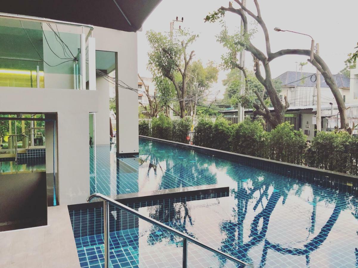 The Lux Ladprao 10 Aparthotel Bangkok Exteriör bild