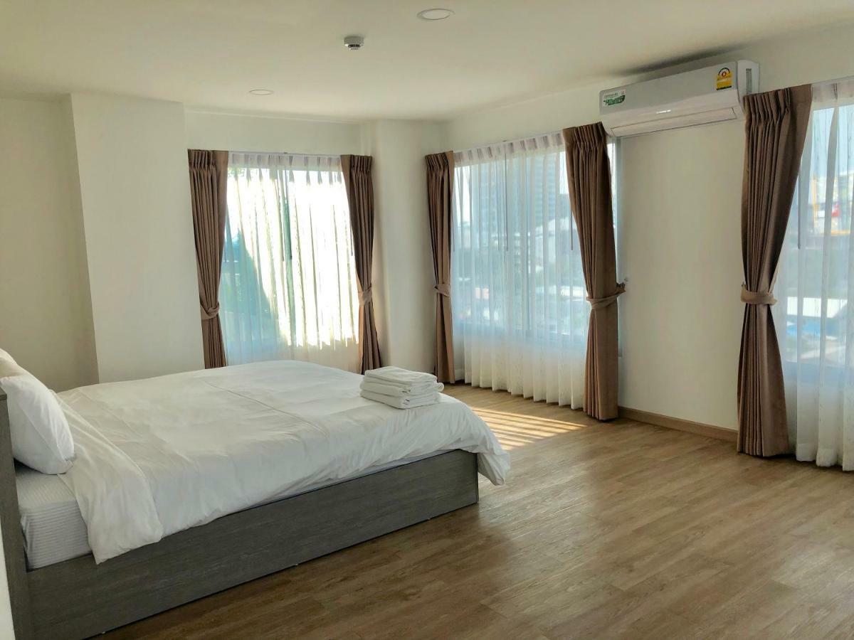 The Lux Ladprao 10 Aparthotel Bangkok Exteriör bild
