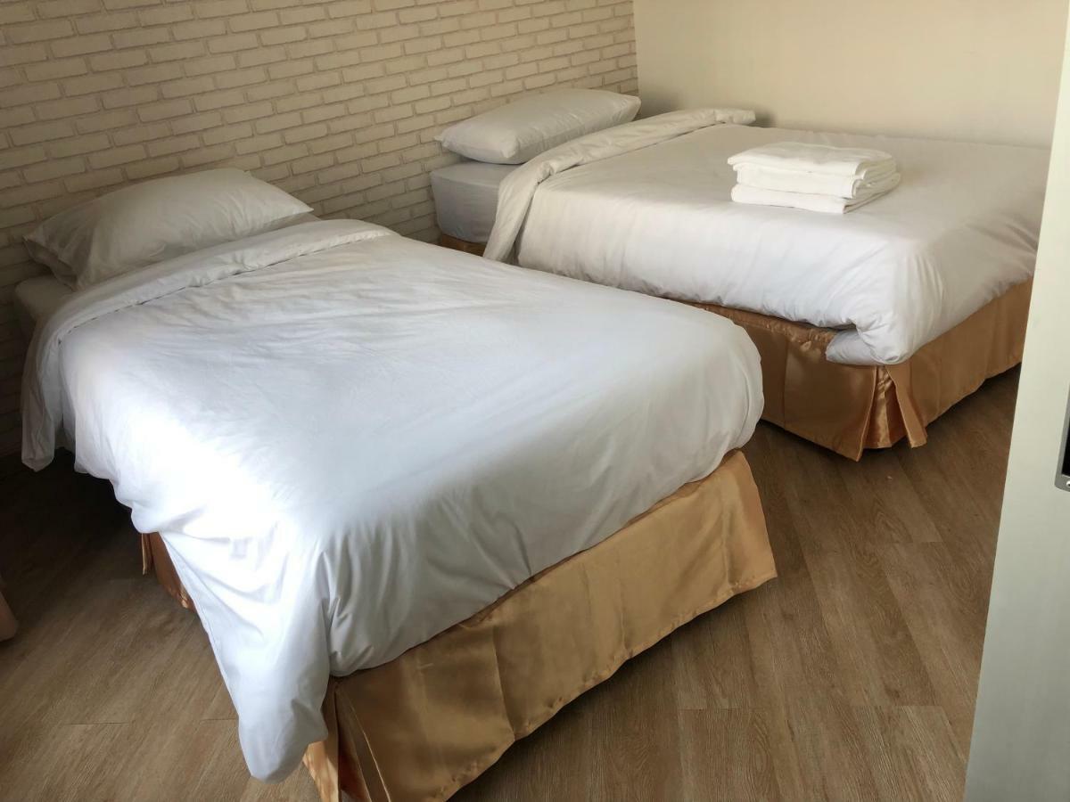 The Lux Ladprao 10 Aparthotel Bangkok Exteriör bild